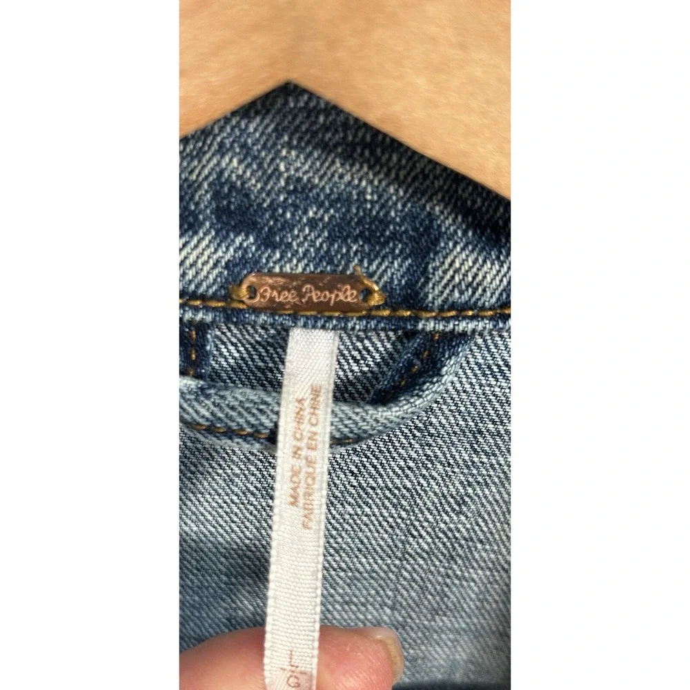 Free People Studded Blue Pub Crawl Denim Jean Jacket Distressed Large L‎ - Picture 10 of 11